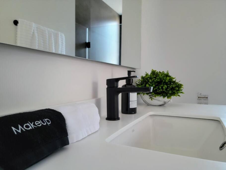 קאבו סן לוקאס Endless Summer - 2Bed 2Bath Condo - Seasonly Heated Pool With Ocean Views - 5Min Walk To Beach - Fibre Internet - Sleeps 6 מראה חיצוני תמונה